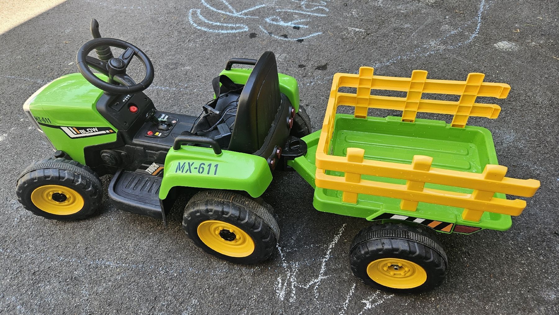 Véhicules pour enfants: elektrischer Traktor – D'occasion à Balgach par Floeru84