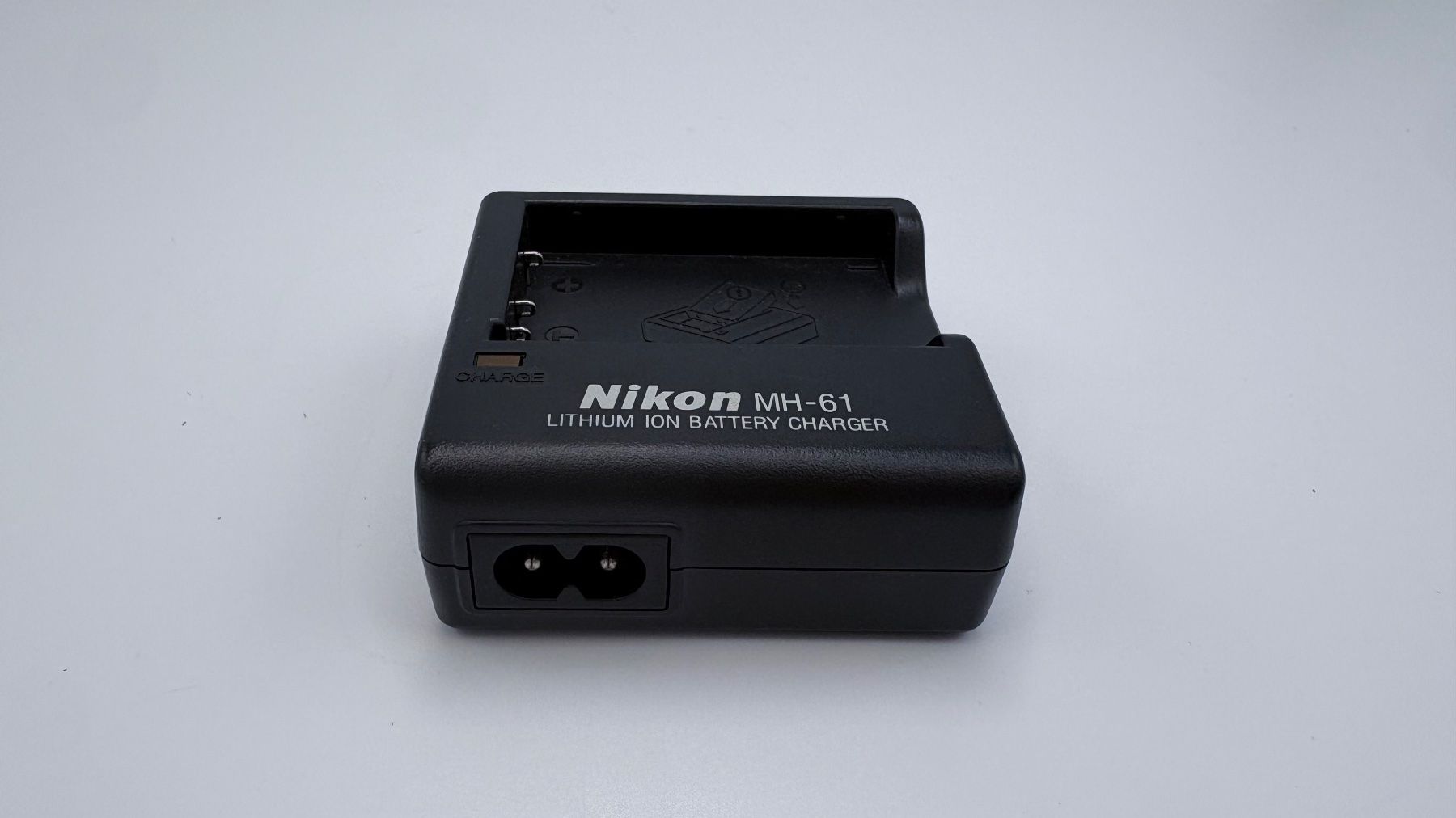 Nikon Autres accessoires: Nikon MH-61 Batterieladegerät – D'occasion à Schlieren par 2nd-Life 1