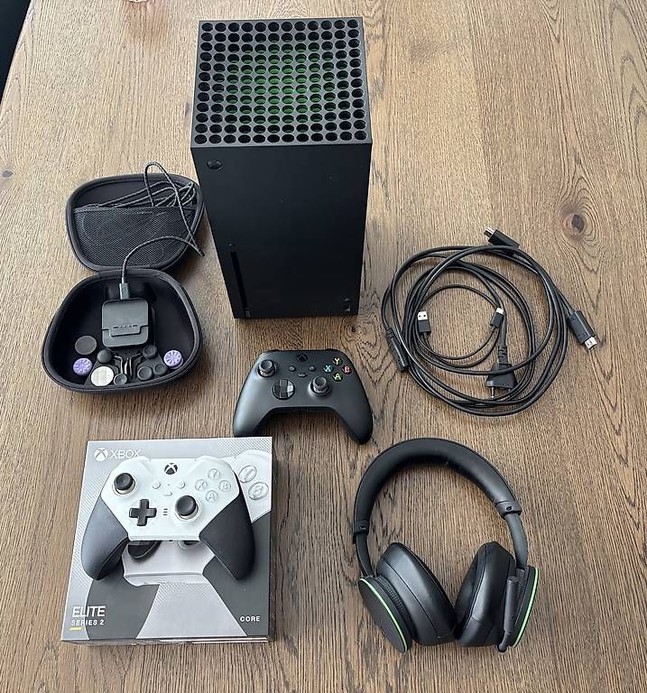 Microsoft Konsolen: Xbox Series X - Xbox Elite Series 2 Core - Headset Xbox – Gebraucht aus Granges VS von Glokta