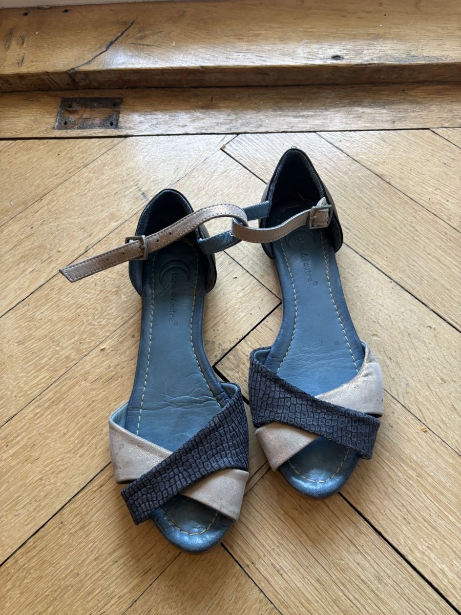 Scarpe da donna: Sandales en cuir  – Nuovo (secondo la descrizione) da Neuchâtel venduto da mal_9tg9