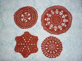 4 Häkeldeckeli, rostbraun, Handarbeit, Boho-Style