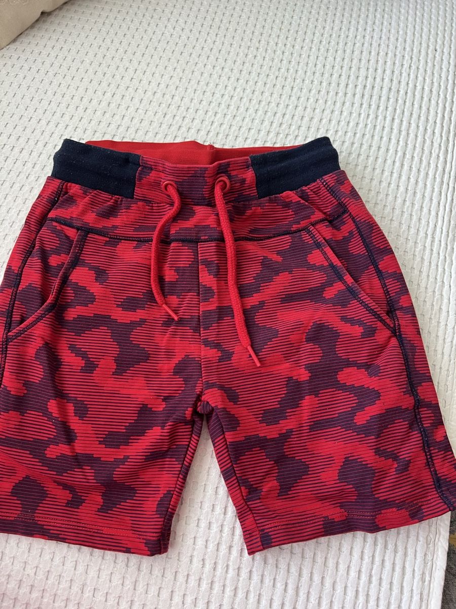 Pantaloni: SHORTS ROT GEMUSTERT GR 116 – Usato da Basel venduto da theo-g77