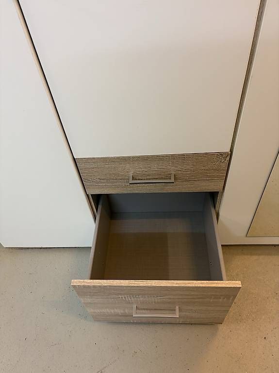 Armoires: Grosser Kleiderschrank – D'occasion à Hägglingen par Santisale 4