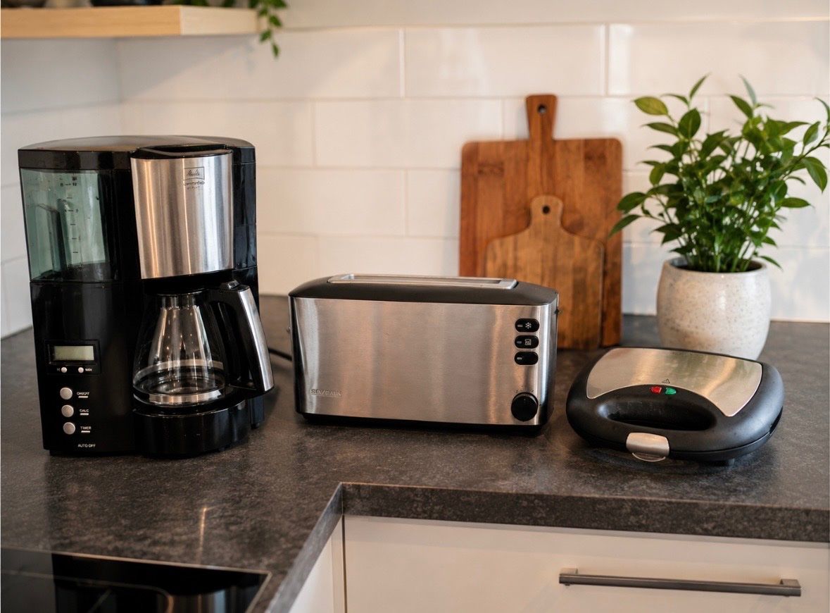 Elettrodomestici da cucina: 🏡 Kitchen Set | Coffee Machine, Toaster & Sandwich Maker – Usato da Nyon venduto da kar_c6x9