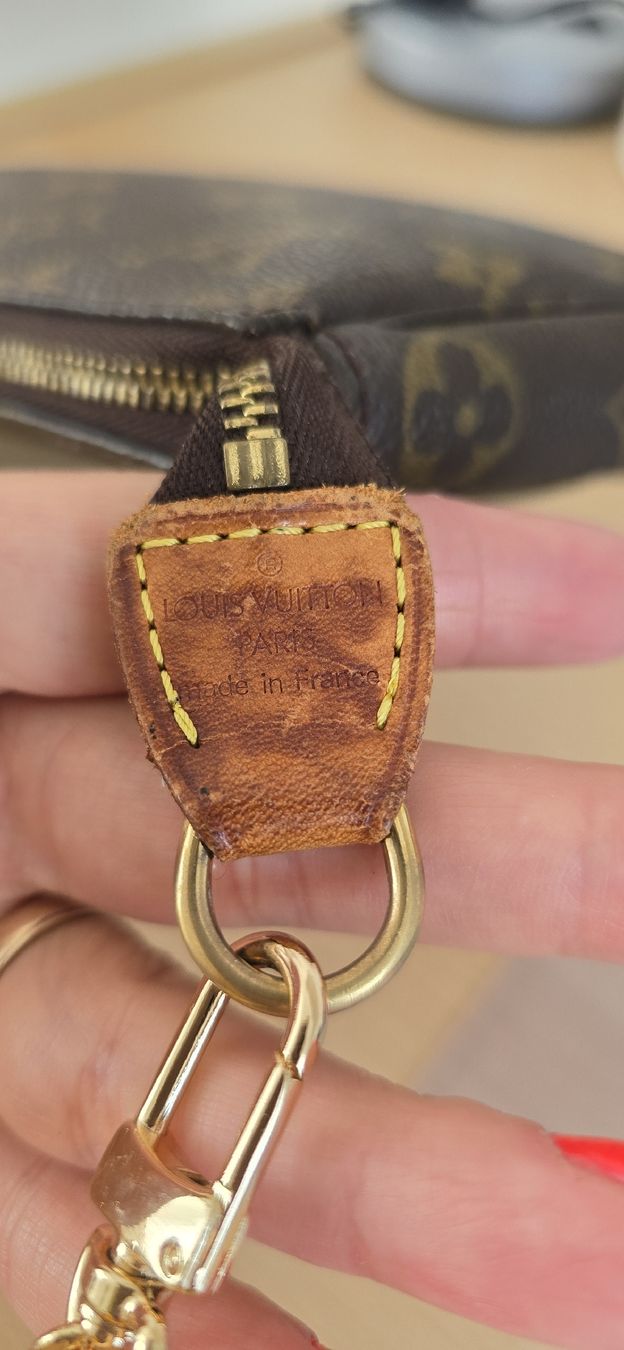 Louis Vuitton Sacs femmes: Louis Vuitton Pochette Accessoires Monogram Canvas – D'occasion à Niederteufen par Mira_72 9