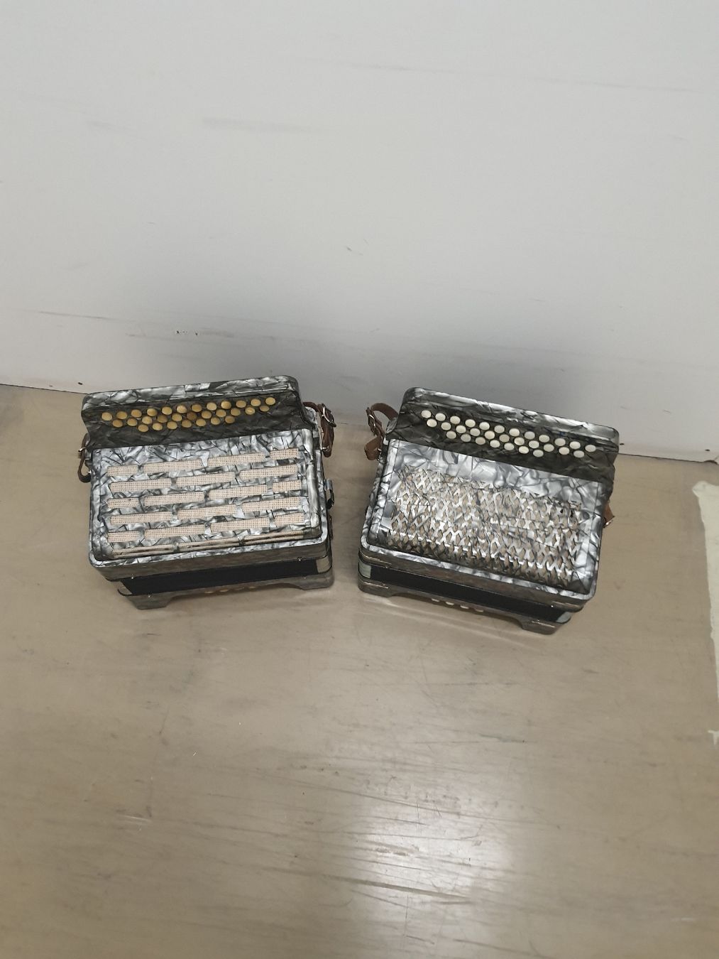 Hohner Musikinstrumente: 2 accordéons hohner diatonique  – Gebraucht aus Pont-de-la-Morge von Mirabelle0 4
