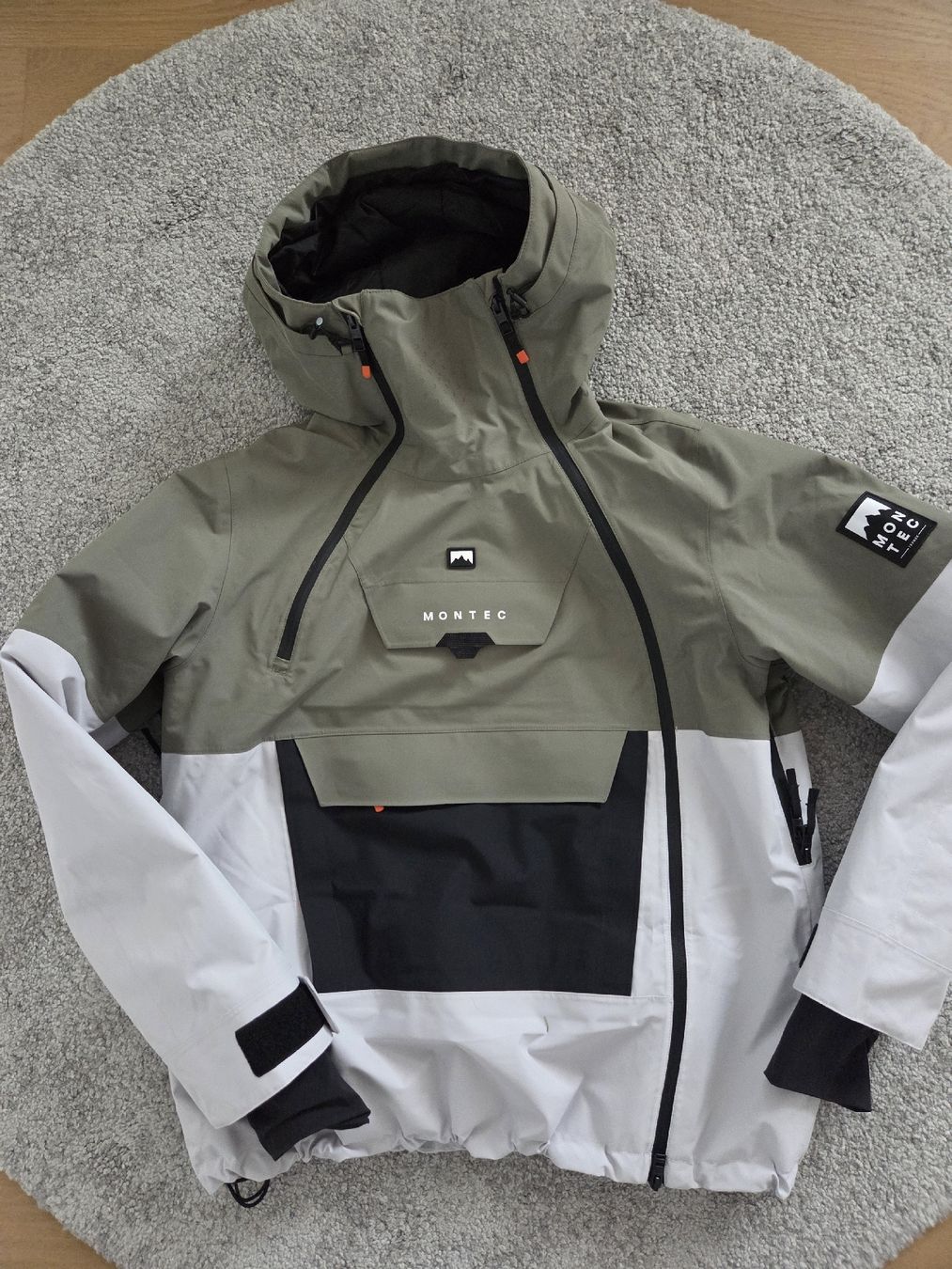 Montec Giacche: Montec Snowboardjacke - Oliv Weiss – Usato da Mörschwil venduto da baumi94m 1