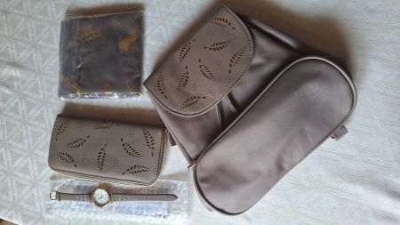 Neues Set , Rucksack , Geldbeutel , Tuch , Uhr