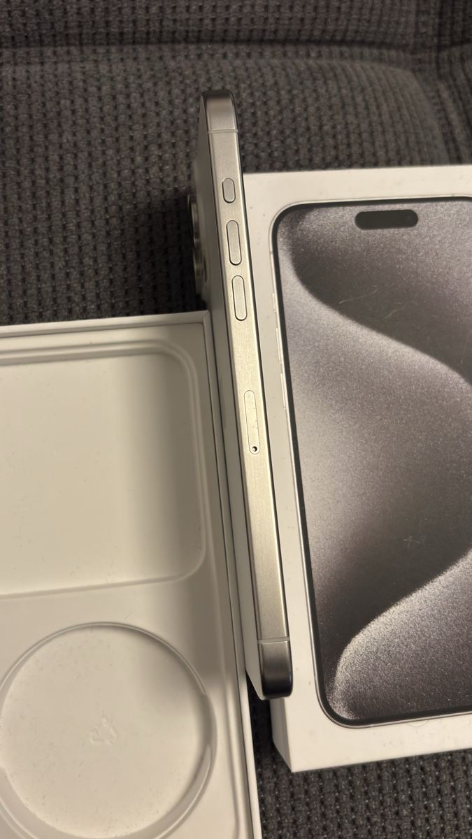 Apple Telefoni cellulari / Smartphones: Apple iPhone 15 Pro Max – Nuovo (secondo la descrizione) da Rheinfelden venduto da anc5843 3