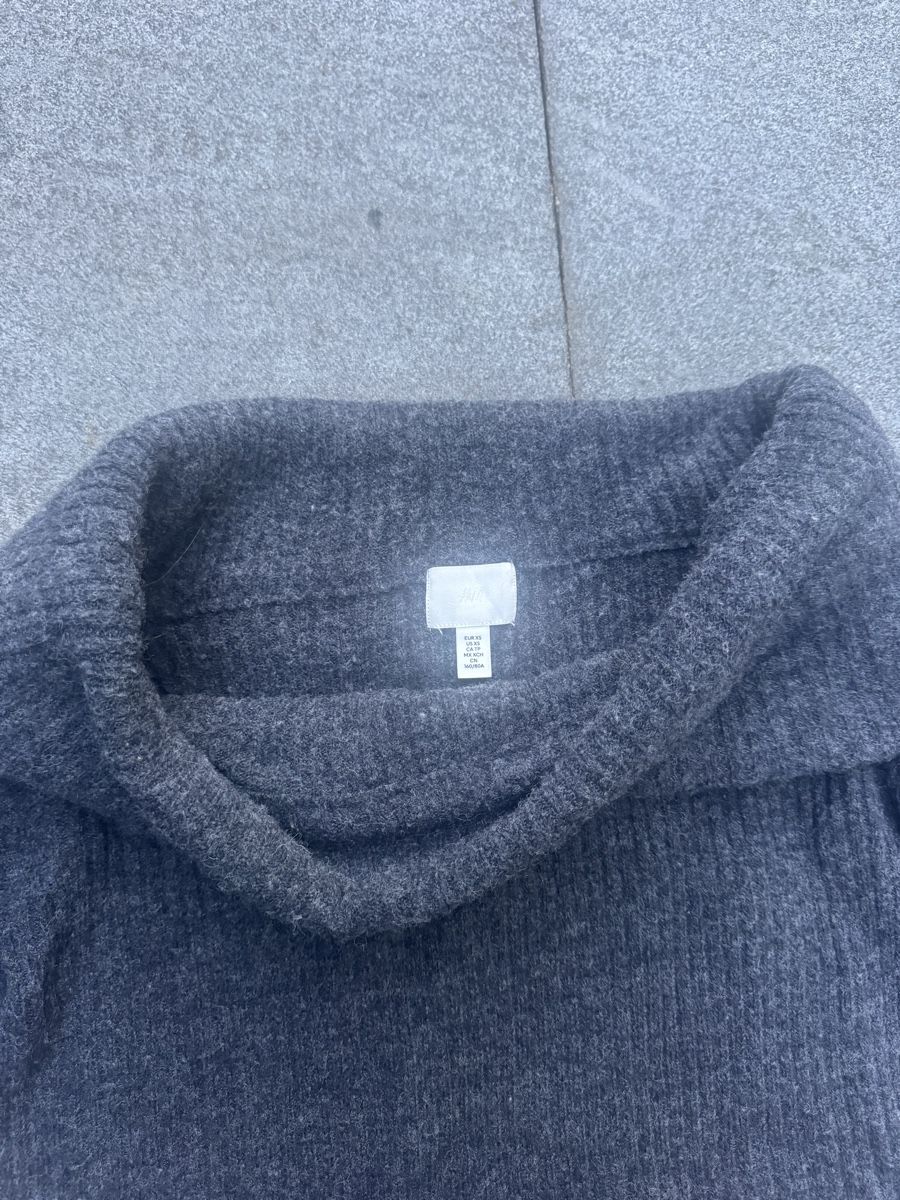 H&M Maglioni & Felpe: Dunkelgrauer Pullover offshoulder, Size XS-M – Usato da Muri b. Bern venduto da ann_g287 1