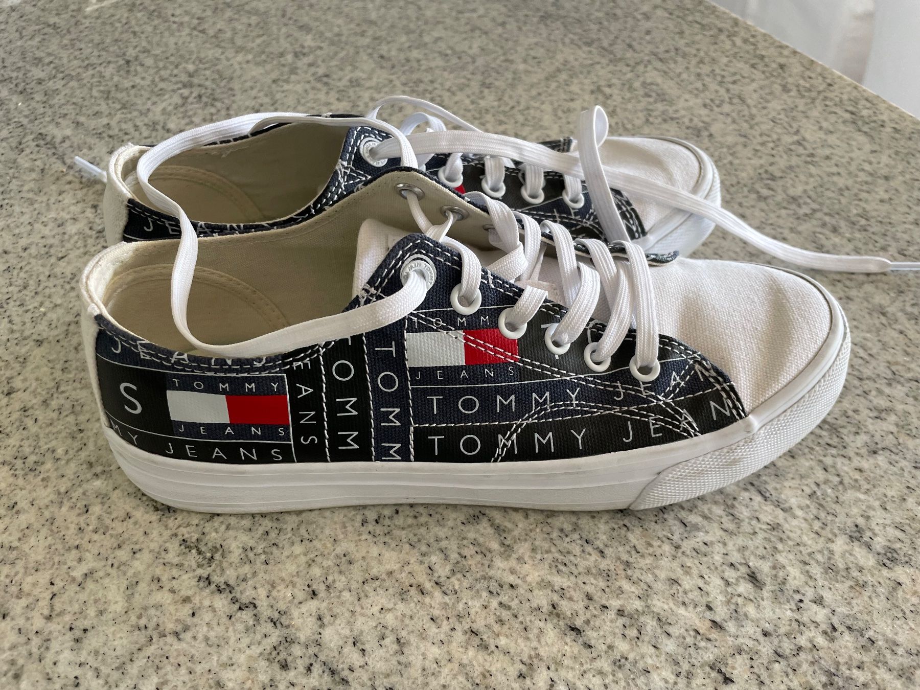 Tommy Hilfiger Damenschuhe: Tolle Sneaker von Tommy Hilfiger – Gebraucht aus Neuwilen von bobbel01 1
