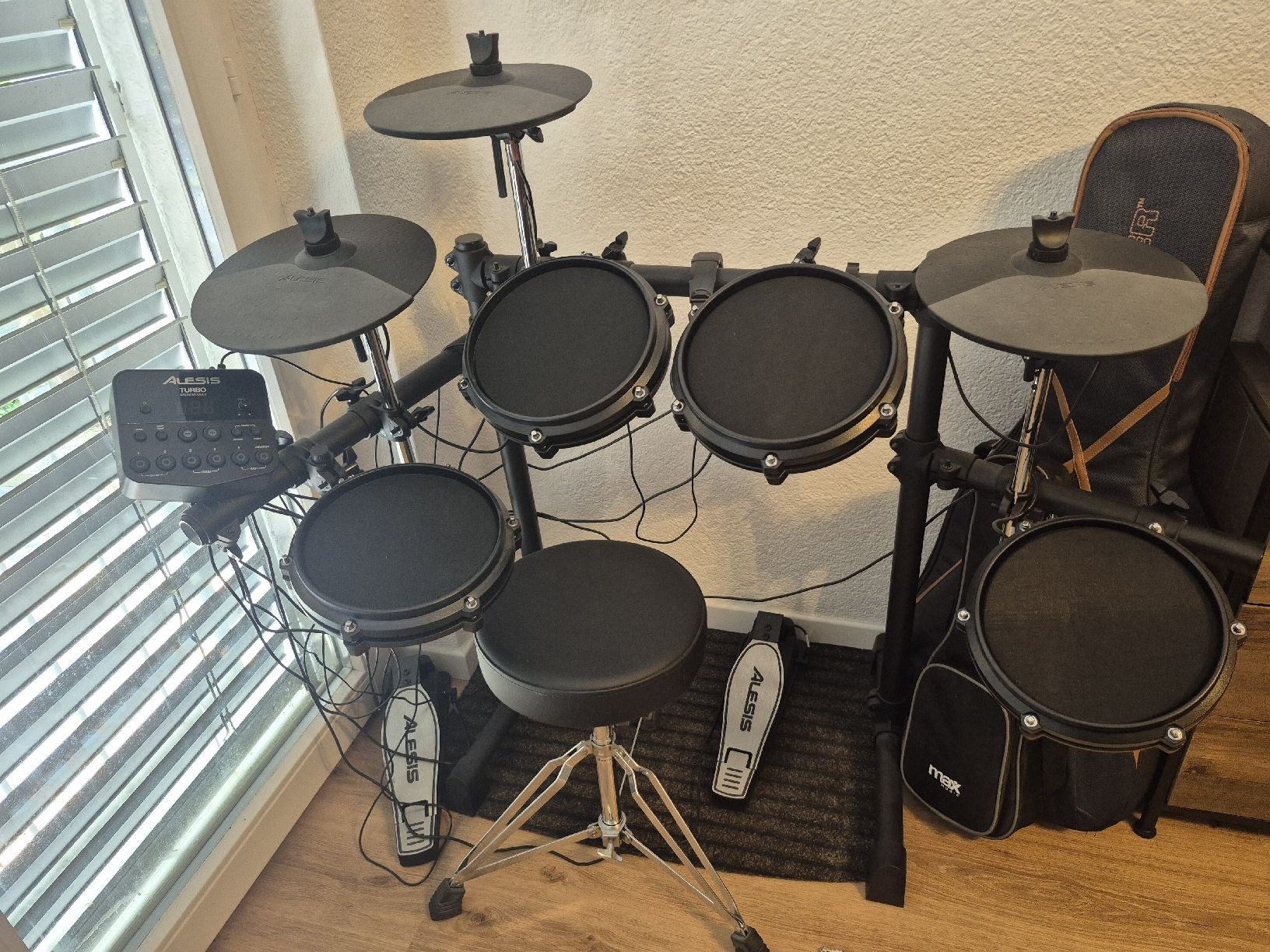 Alesis Instruments de musique: Alesis Turbo Mesh Kit – Neuf (Voir description) à Safenwil par Laura.p