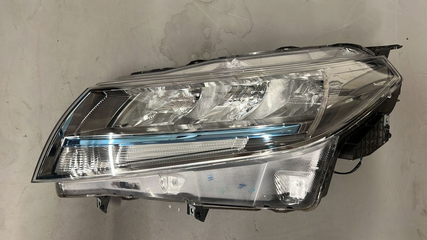 Fari: Scheinwerfer Suzuki Vitara – Usato da Bilten venduto da Porsche037