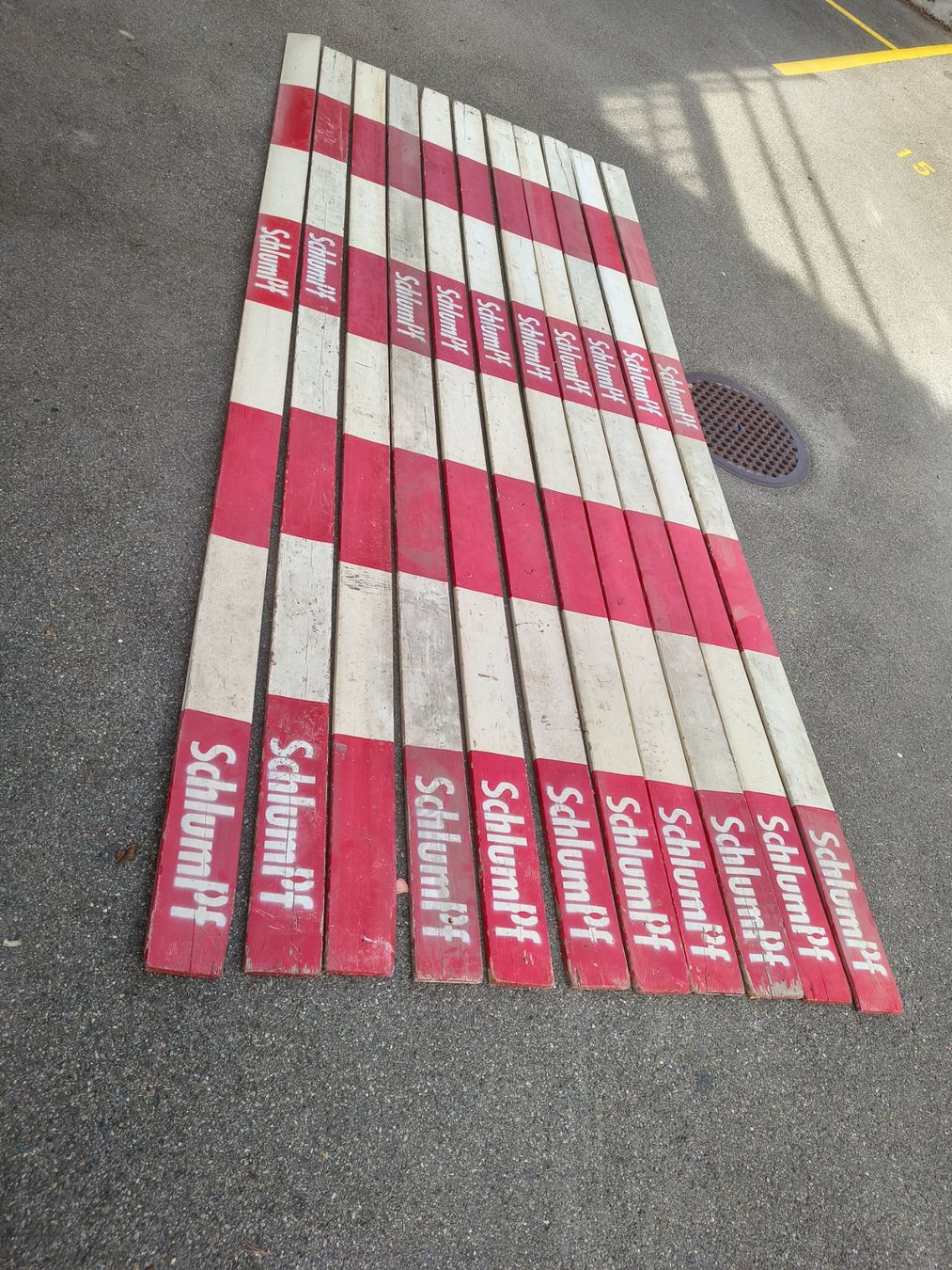 Articoli in legno: Baustellen Absperrlatten 4m lang gebraucht 11stk. – Usato da Uster venduto da 4schtroumpfs 1