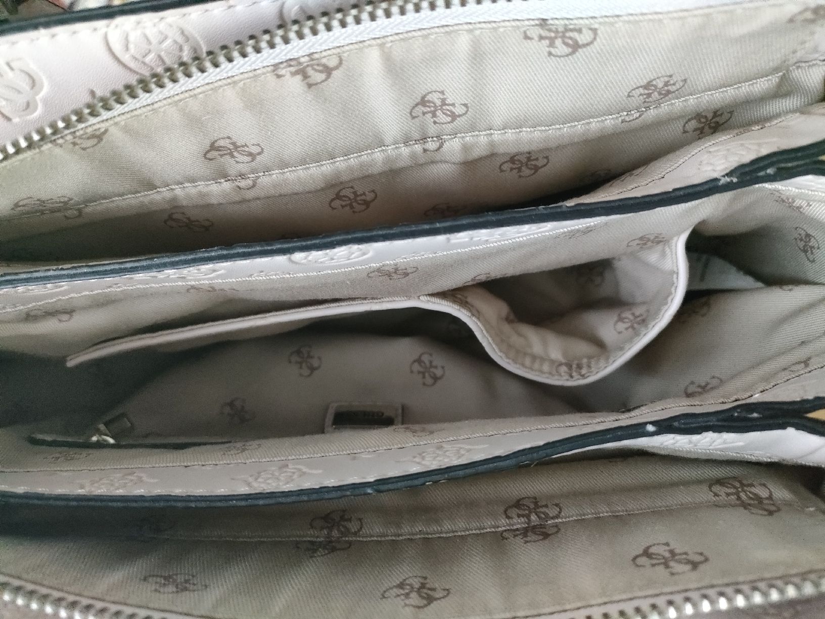Guess Borse da donna: Guess Handtasche neu – Nuovo (secondo la descrizione) da Brugg AG venduto da Mashaba 7