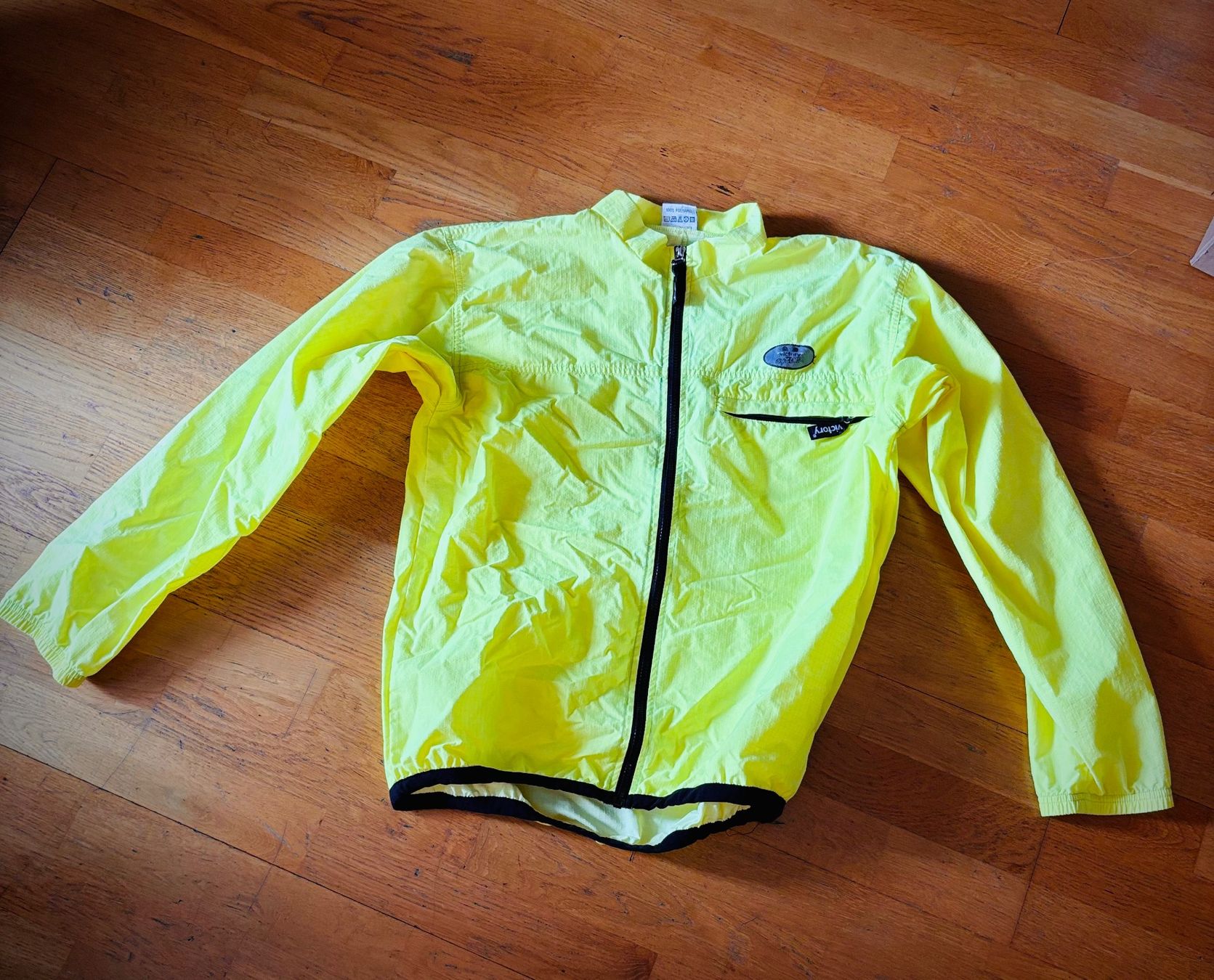 Victory Jacken: Veste de sport / coupe-vent / marche / vélo – Gebraucht aus Clarens von Scottoara