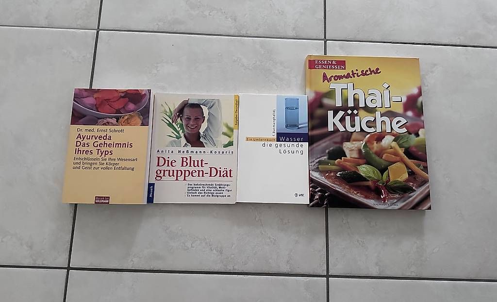 Bücher: 4 Bücher - Gesundheit  – Gebraucht aus Hägendorf von AdlerTom