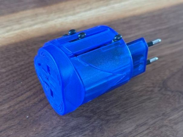 Unità & Adattatore: Reiseadapter mit ausklappbaren Steckern – Usato da Bern venduto da 4KSzxrEjtKm