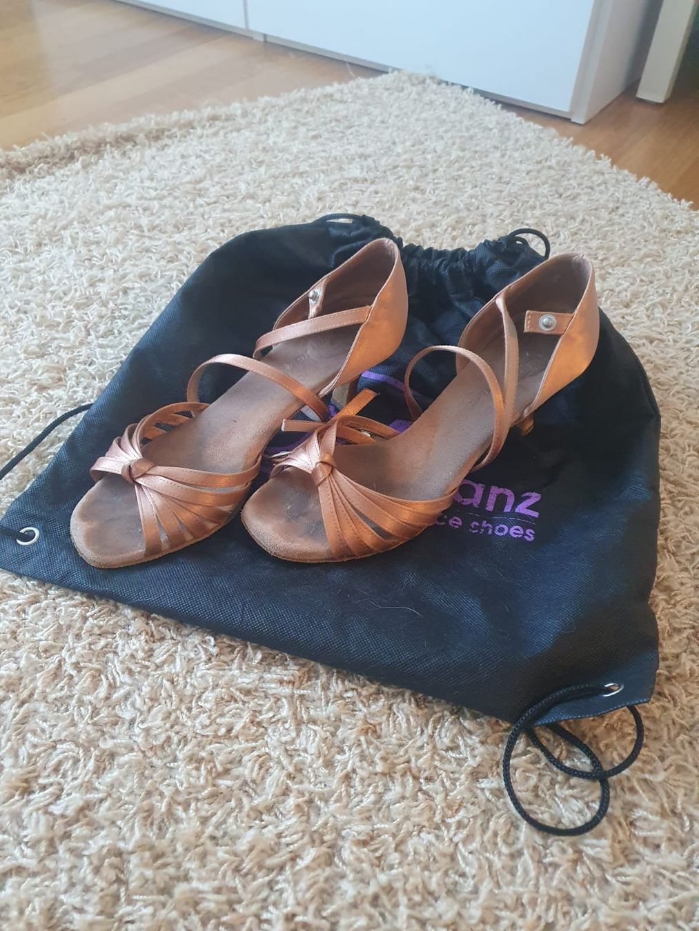 Scarpe da donna: Tanzschuhe – Nuovo (secondo la descrizione) da Urdorf venduto da jen_s7rc