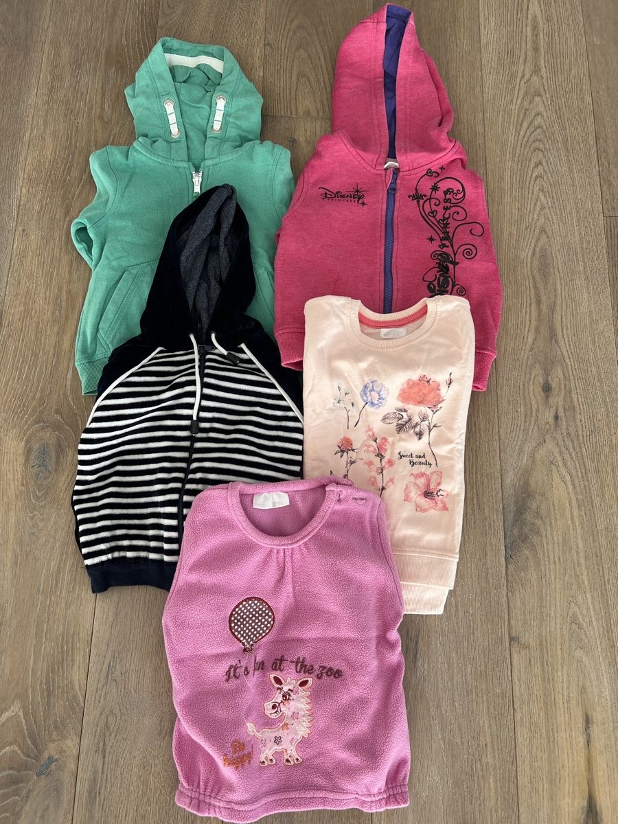 Lotti & Set di vestiti: 5 Pullover und Jacken Mädchen Set Gr. 86-92 – Usato da Frick venduto da bla_zt9f 1
