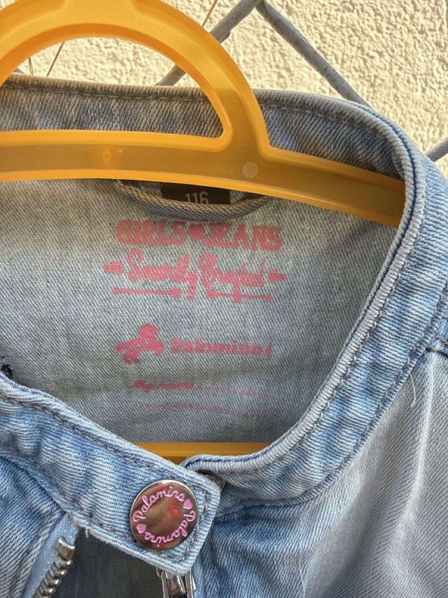 C&A Jacken & Mäntel: Kinder Jeansjacke blau mit Aufnähern  – Neu (gemäss Beschreibung) aus Zürich von Pingu333 1