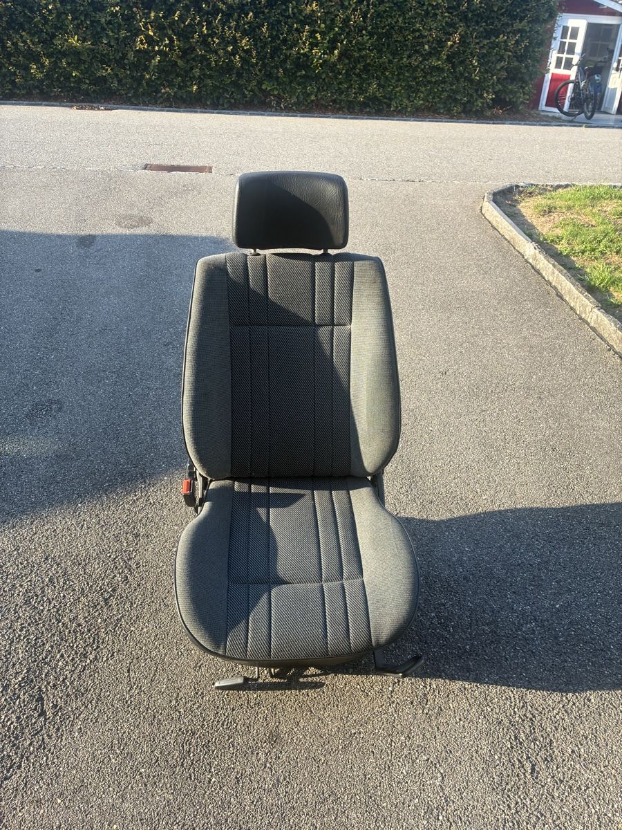 VW Alle Autoersatzteile: Golf 2 Fahrersitz  – Gebraucht aus Appenzell von ral_2dvf