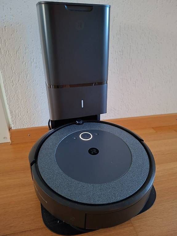 Aspirapolveri & Accessori: IRobot Roomba i5 inkl. Absaugstation – Usato da Murten venduto da pra_cyk2