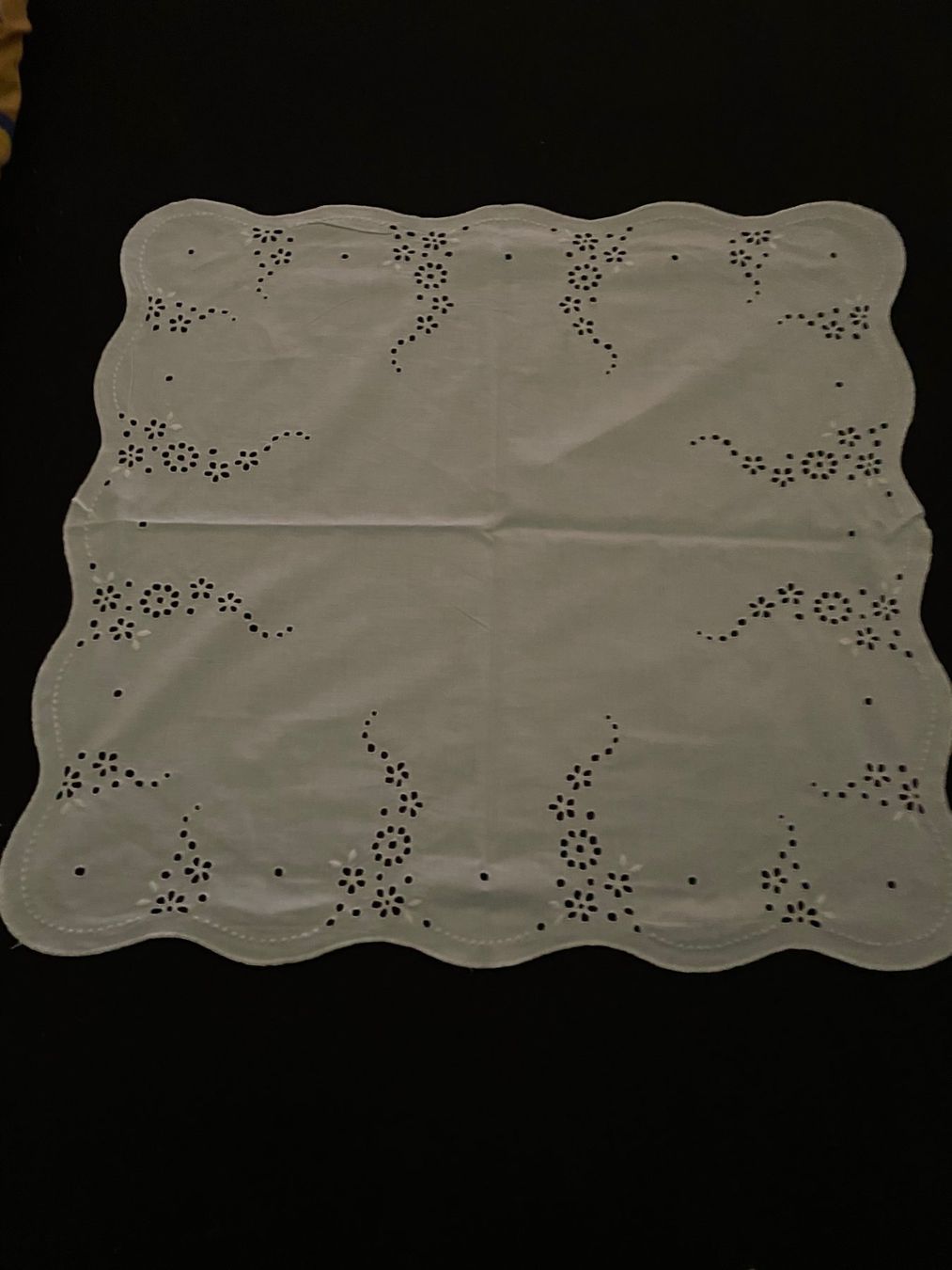 Sonstige Tischwäsche: Deckchen/Mitteldecke weiss  60x60cm – Gebraucht aus Allenwinden von Obalu