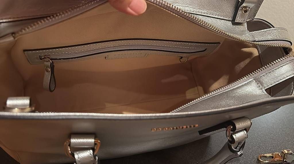 Borse da donna: Coccinelle Damenhandtasche  – Usato da Lachen SZ venduto da mcstaehlin 3