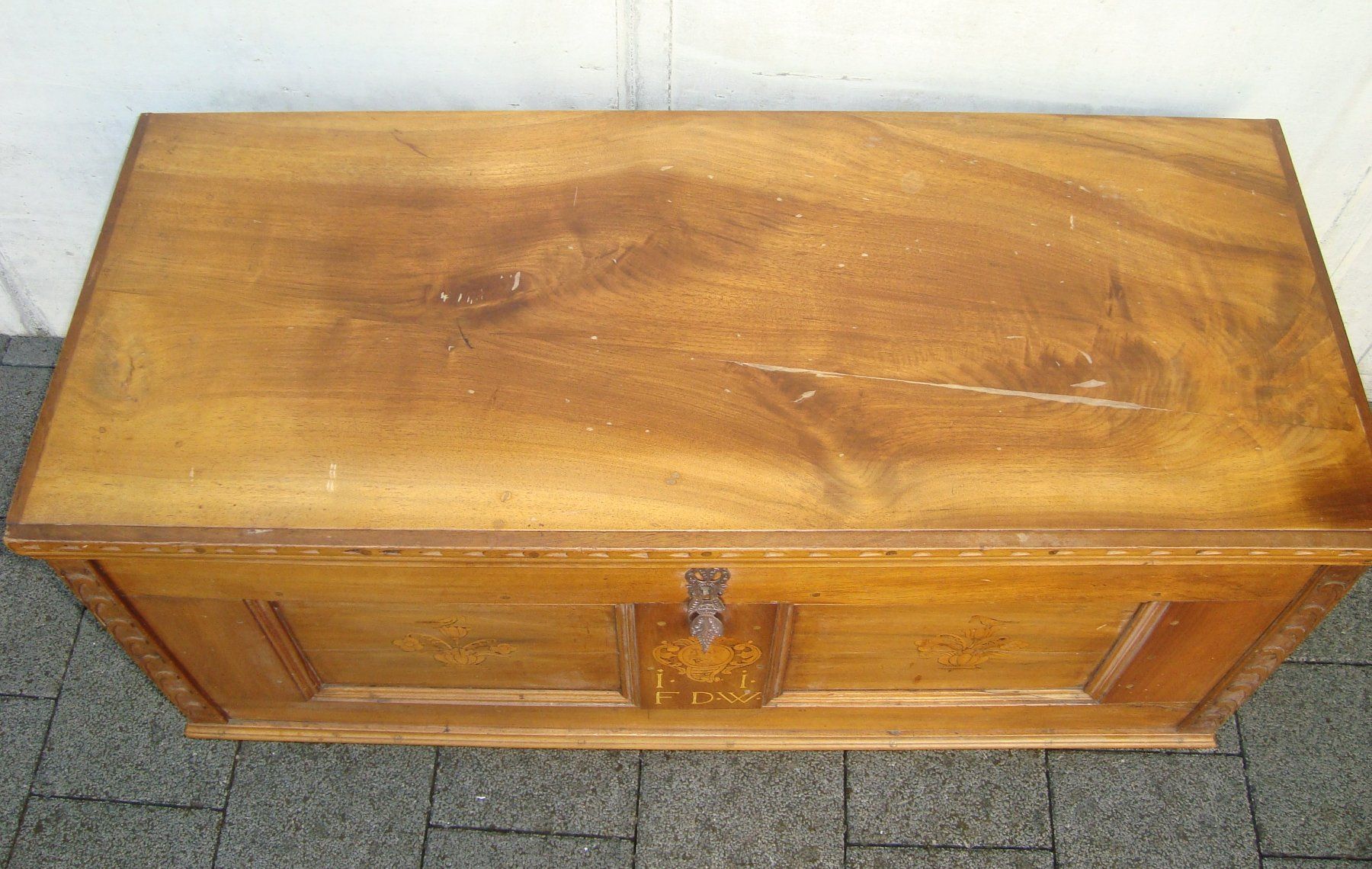 Cassapanche: Biedermeier Truhe mit Intarsien, Nussbaumholz – Usato da Oberdorf NW venduto da Lufao 2