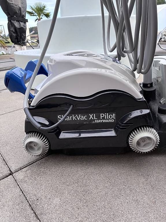 Accessori per Piscine: Pool Roboter Hayward – Usato da Attiswil venduto da maialina 1