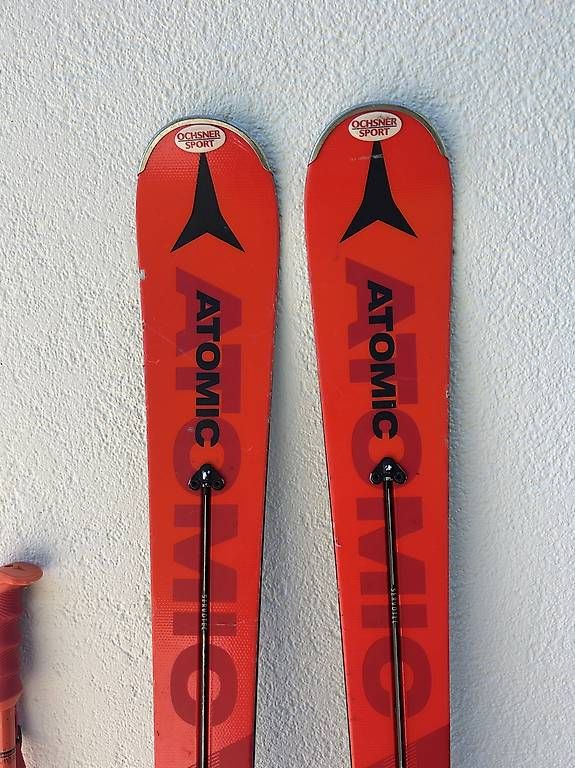 Atomic Sci: Atomic S9 Ski mit Skistöcken VB – Usato da Waltenschwil venduto da Tebecca 1