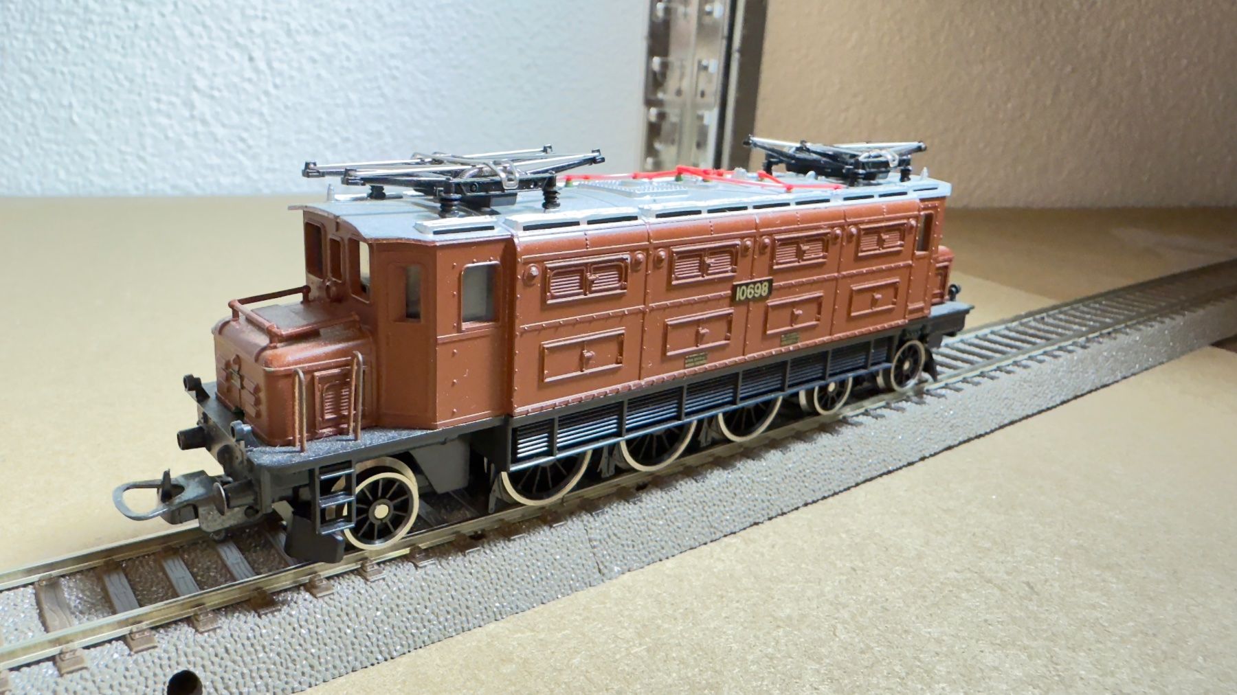 Lima Modellini di ferrovie: Lima E-Lok Ae 3/6 10698 H0 / DC – Usato da Windlach venduto da Kelebra 5