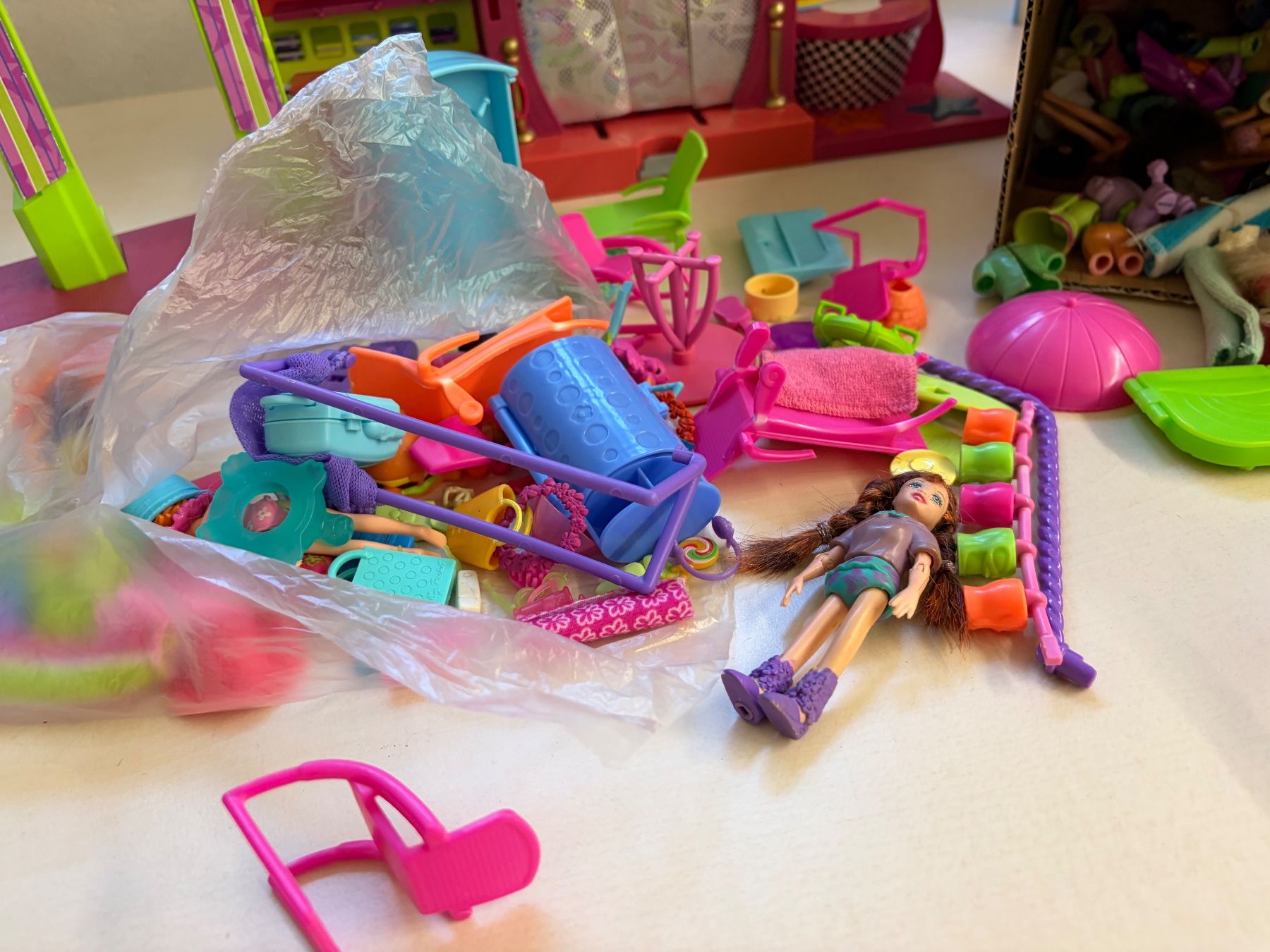 Polly Pocket Giocattoli: Set Polly Pocket mit Theater und Schiff – Usato da Galgenen venduto da Crystaldisplay 3