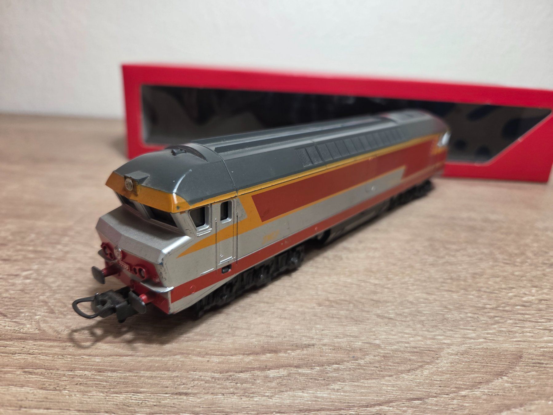 Lima Modellini di ferrovie: Lima 72105 Diesellok SNCF H0 – Usato da St-Aubin-Sauges venduto da Lo_Go 2