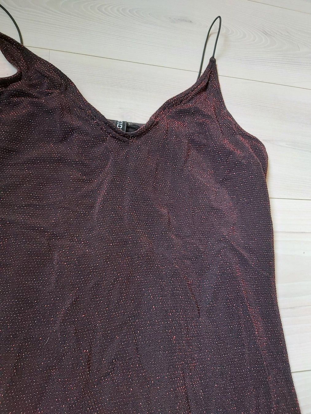 H&M Kleider: Robe Divided noire à paillettes rouges, taille 44 – Gebraucht aus La Rippe von veromaud 1