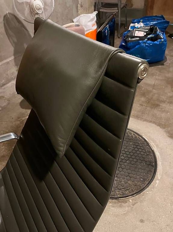 Poltrone: Aluminium chair EA 124-lounge – Usato da Lausanne venduto da mon_chf7 2