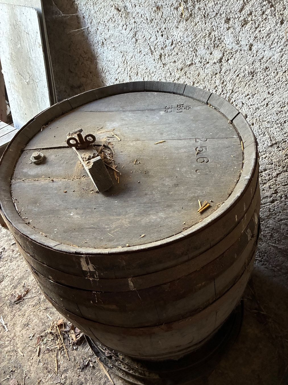 Accessoires: Holzfass mit Deckel – D'occasion à Aarau par val_yyx5 1