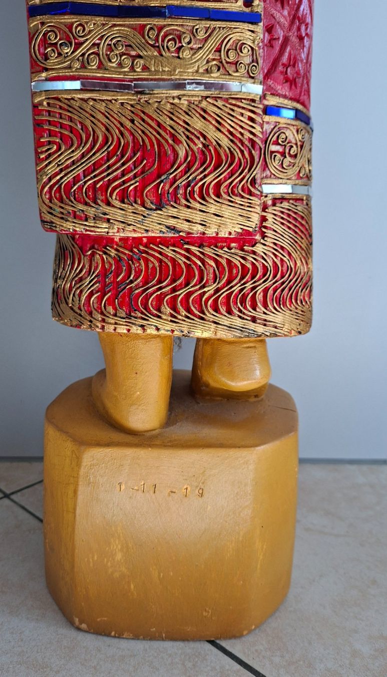 Statuette: Geschnitzte Holzfigur Thai-Dame, Handarbeit, Deko ca 128cm – Usato da Opfikon venduto da Diversamente 7