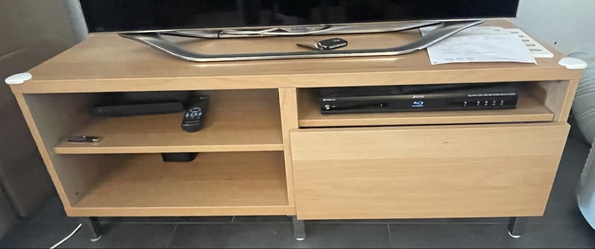 Ikea TV Möbel: Ikea TV Shelf – Gebraucht aus Steinmaur von adnadn