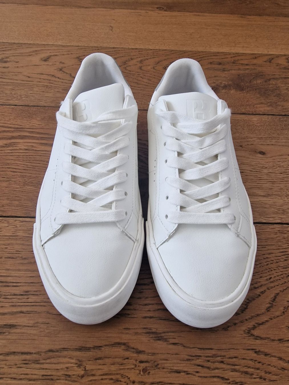 Pull&Bear Scarpe da donna: Weisse Sneaker Pull&Bear Gr. 38 wie neu Sommerschuh – Nuovo (secondo la descrizione) da Meierskappel venduto da HeartWear 1