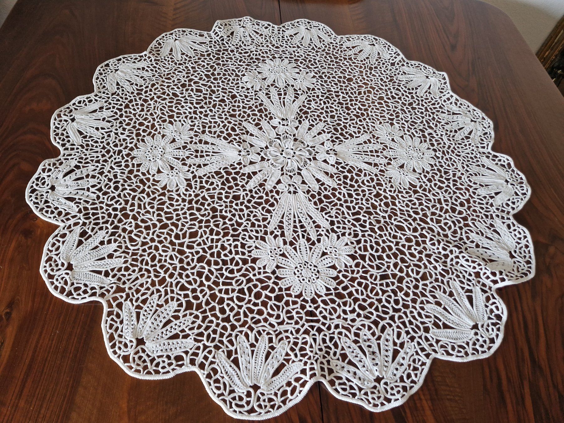 Altra biancheria da tavola: Rumänische Spitze Tischdecke Dm. 90cm – Nuovo (secondo la descrizione) da Bern venduto da Antikbatik