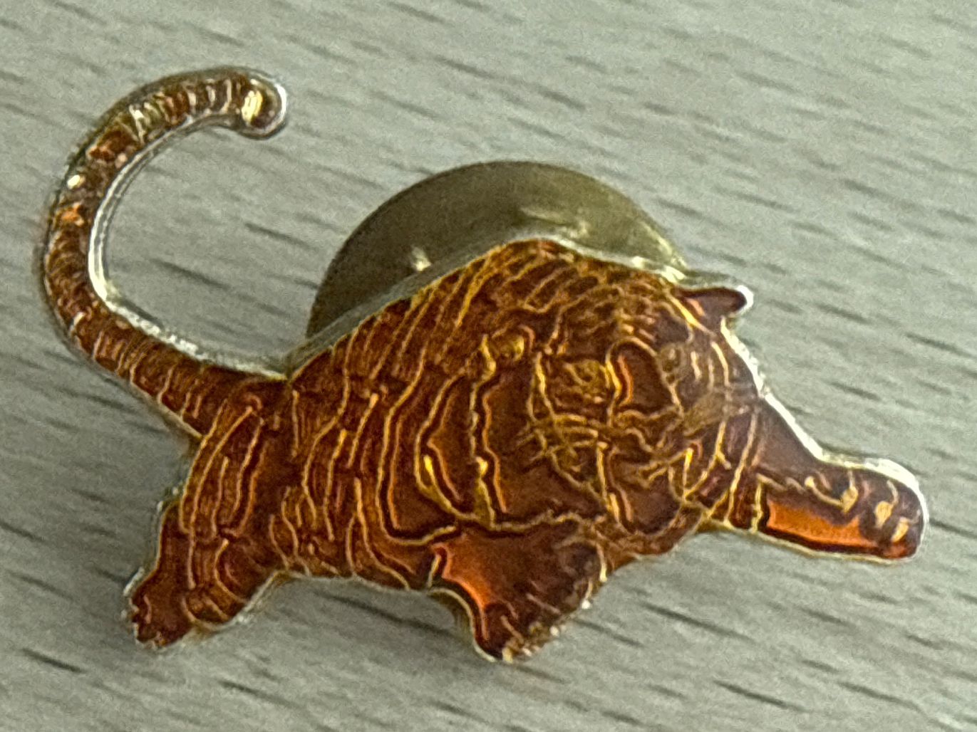 Plaketten & Abzeichen: Pin Tiger – Gebraucht aus Glattbrugg von Schweigmatt