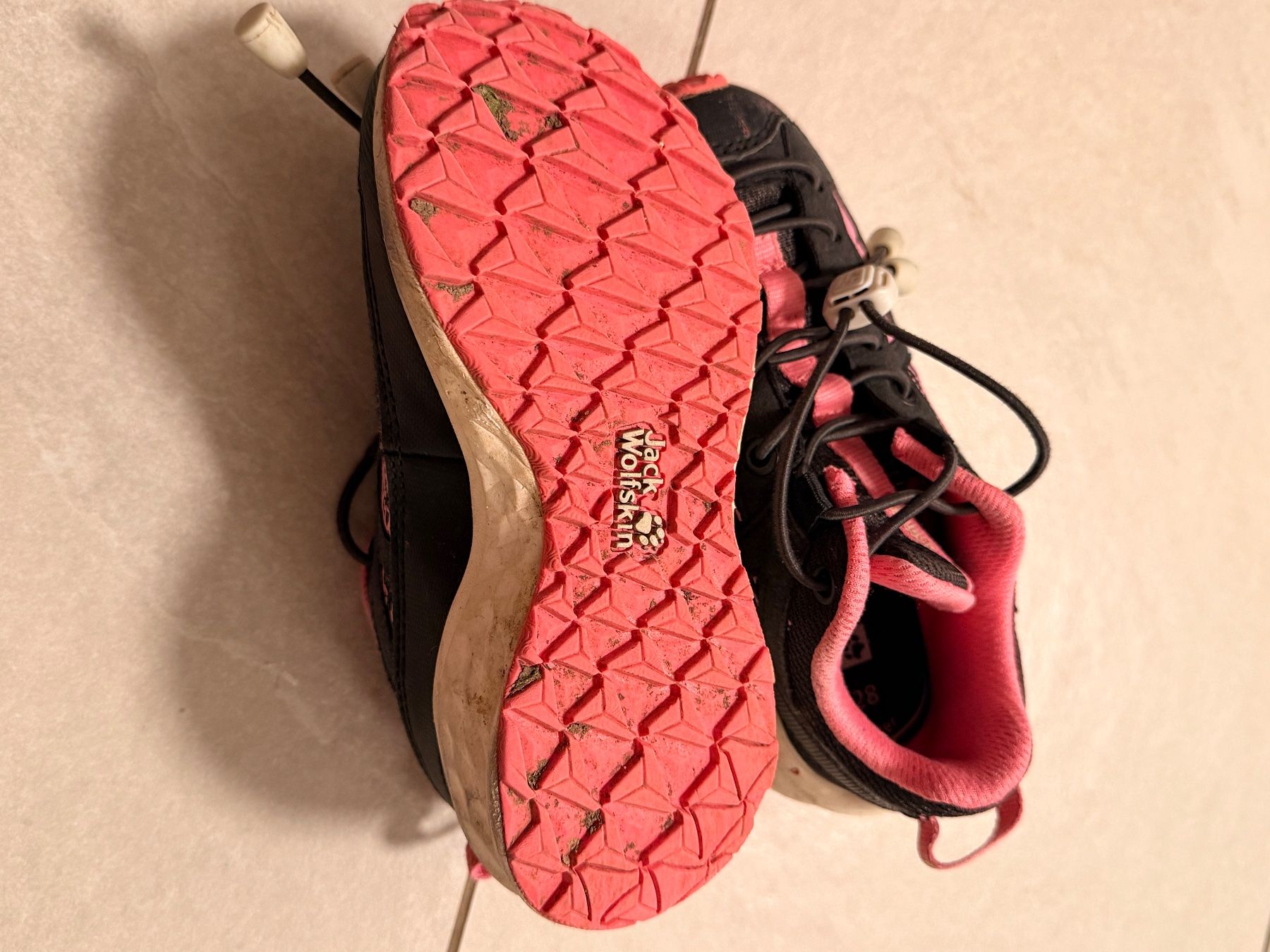 Jack Wolfskin Scarpe per ragazze: Jack Wolfskin Schuhe, Mädchen, Wanderschuhe, 28 – Usato da Wilen b. Wil venduto da carpediem25 5