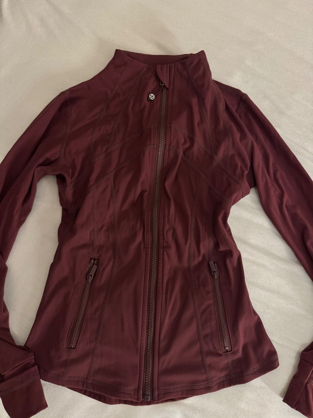 Lululemon Jacken: Lululemon Bordeaux Set 2 Teilig – Gebraucht aus Richterswil von dil_vc79