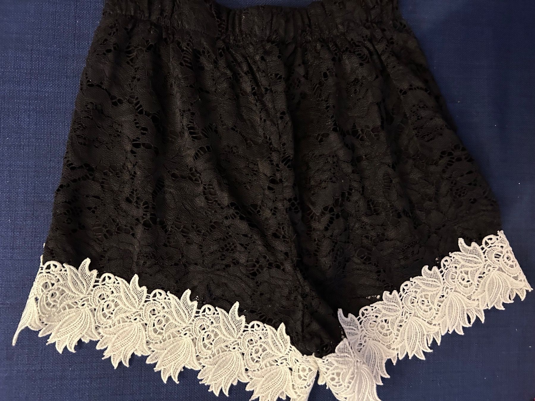 Hosen: Pretty summer lace short trousers – Gebraucht aus Biel/Bienne von zit_v5yc 2