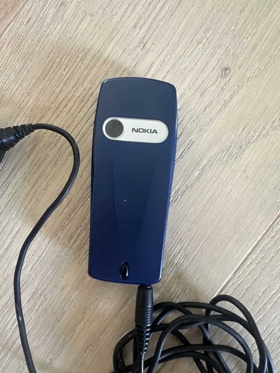 Nokia Handys / Smartphones: Nokia Mobiltelefon mit Ladekabel – Gebraucht aus Fribourg von wat_2cff 1