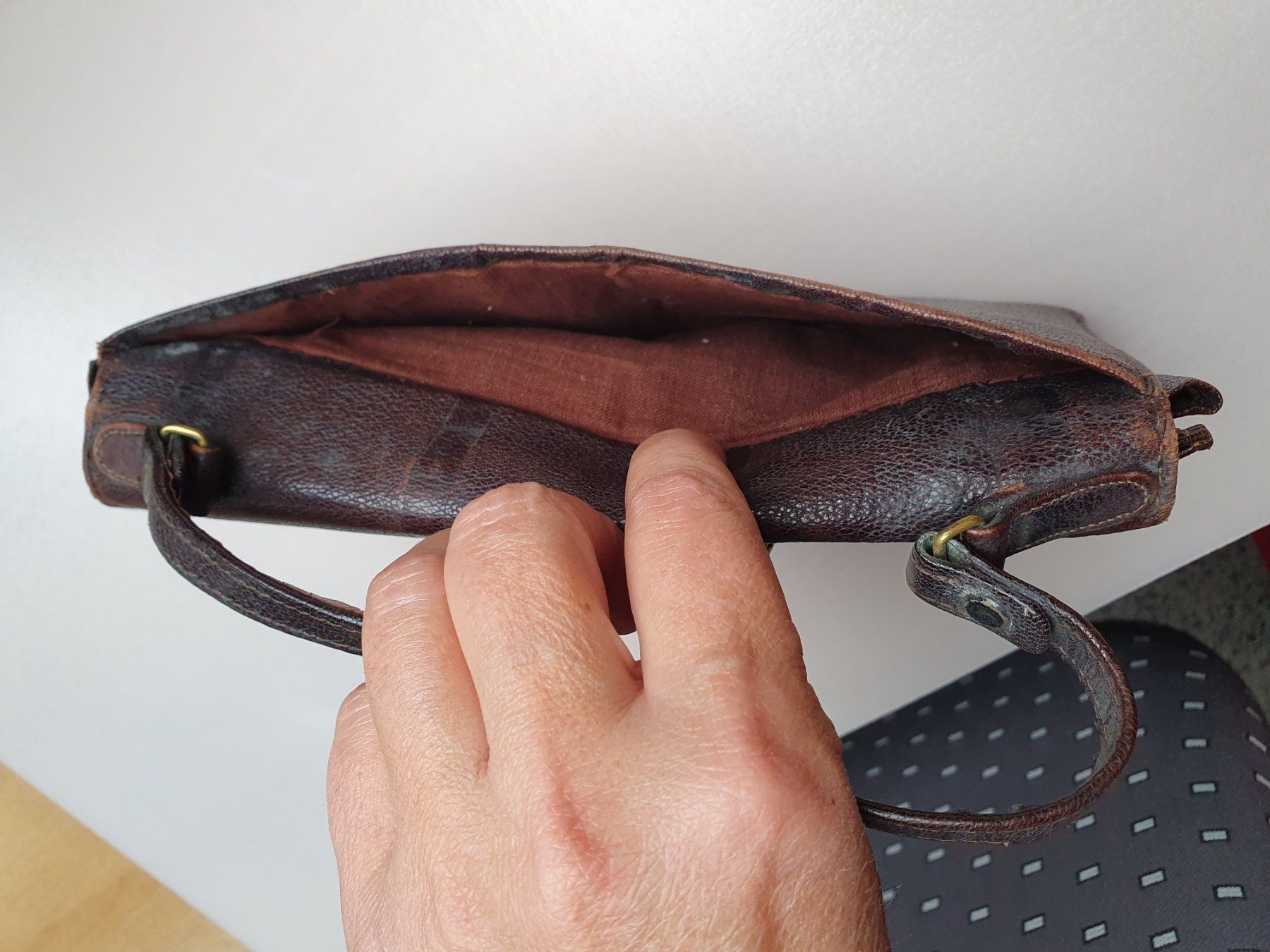 Borse da donna: Antike Leder Handtasche ca. 100-jährig – Usato da St. Margarethen TG venduto da Schachmatt 7
