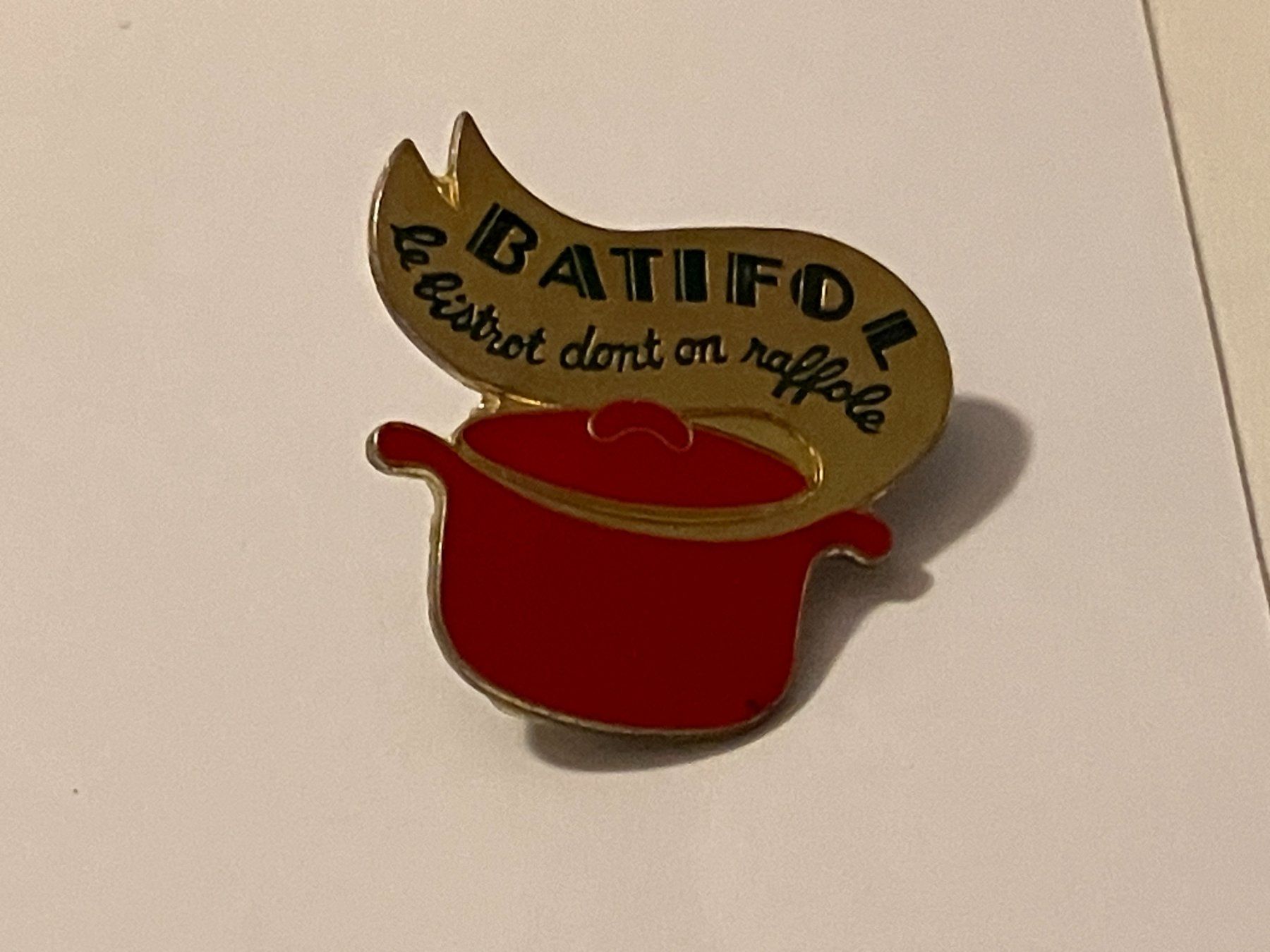 Placchette & Badge: 1 Pin Batifol Bistrot – Usato da Basel venduto da djwwpp