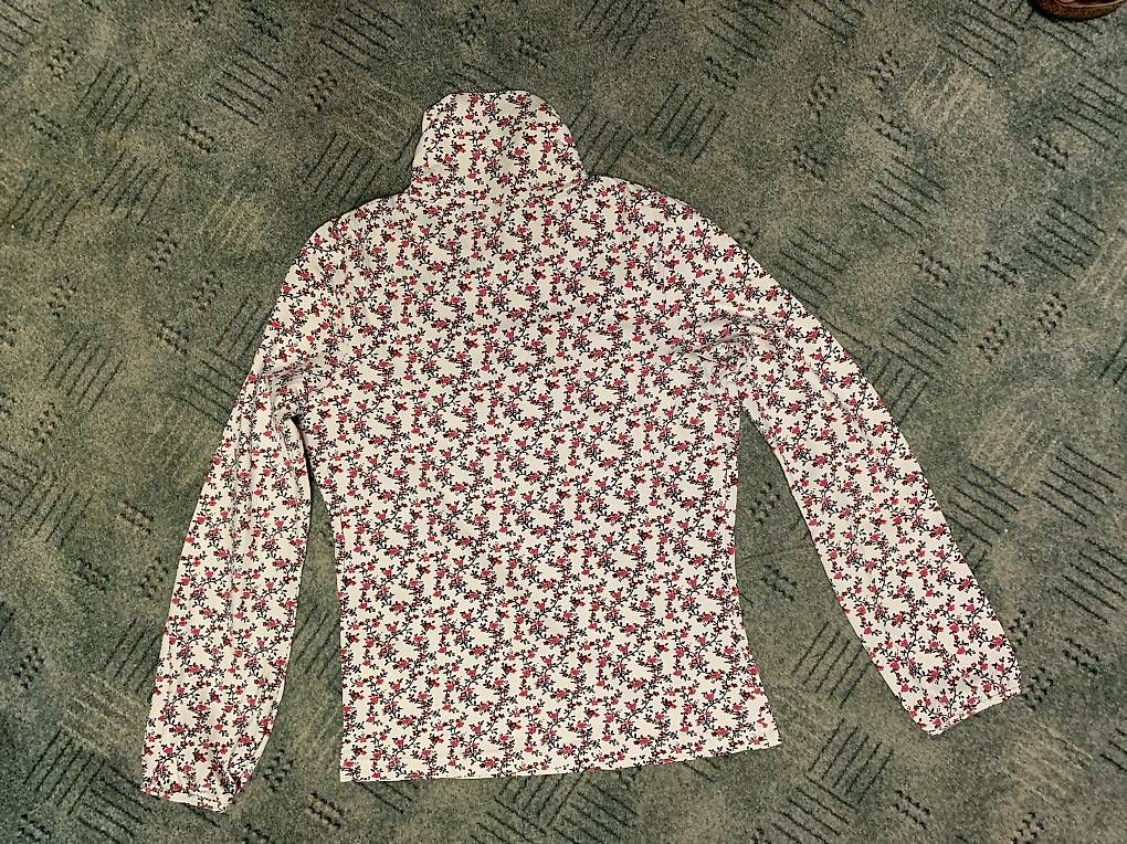 Blouses, T-shirts & Tops: Mädchen Stehkragenshirt – D'occasion à Zürich par lil_xr6x 1